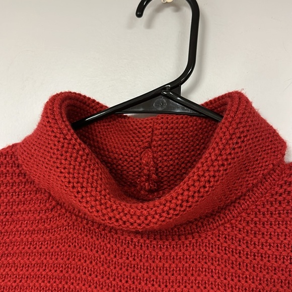 Beautiful Women’s Rich Crimson Red Casual Turtleneck Sweater, Medium - Picture 3 of 6